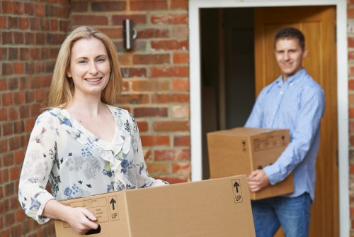 Local moving team navigating a Spanish apartment access challenge