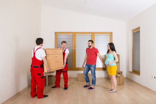 Moving crew managing stairs and access in a Spanish apartment building