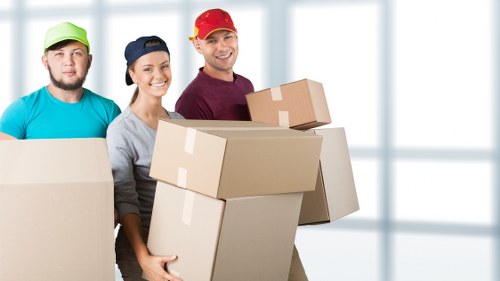 Packing and loading furniture for a local move in Spain