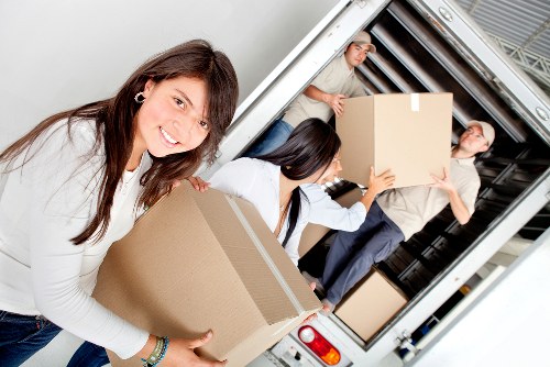 Furniture transport and removal van service across Spain